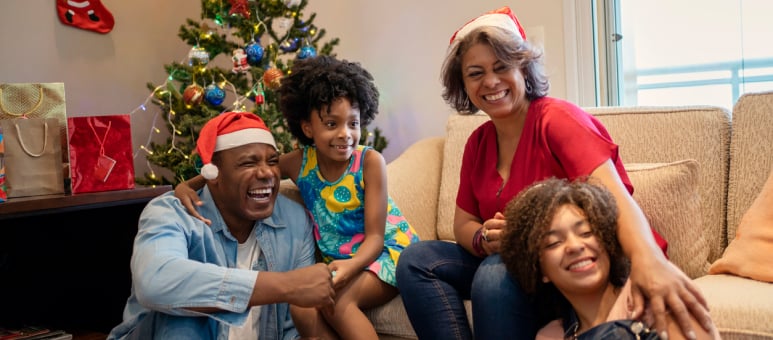 Família reunida durante a comemoração do Natal