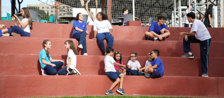 Alunos do Poliedro durante uma integração escolar.